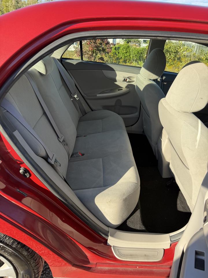 Toyota Corolla Base 5-Speed MT 2010