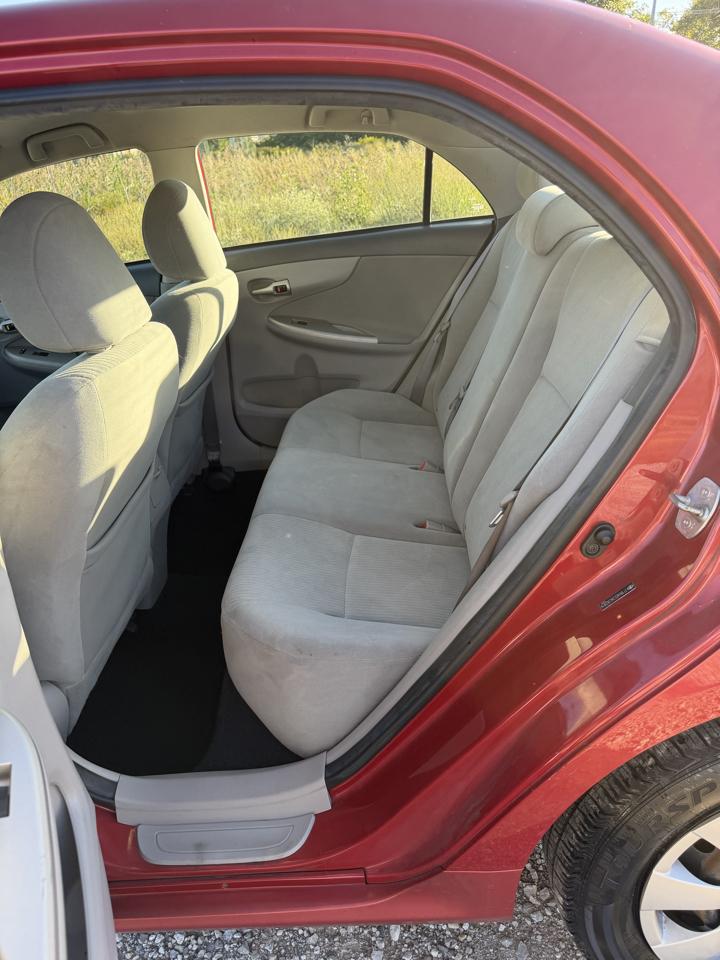 Toyota Corolla Base 5-Speed MT 2010