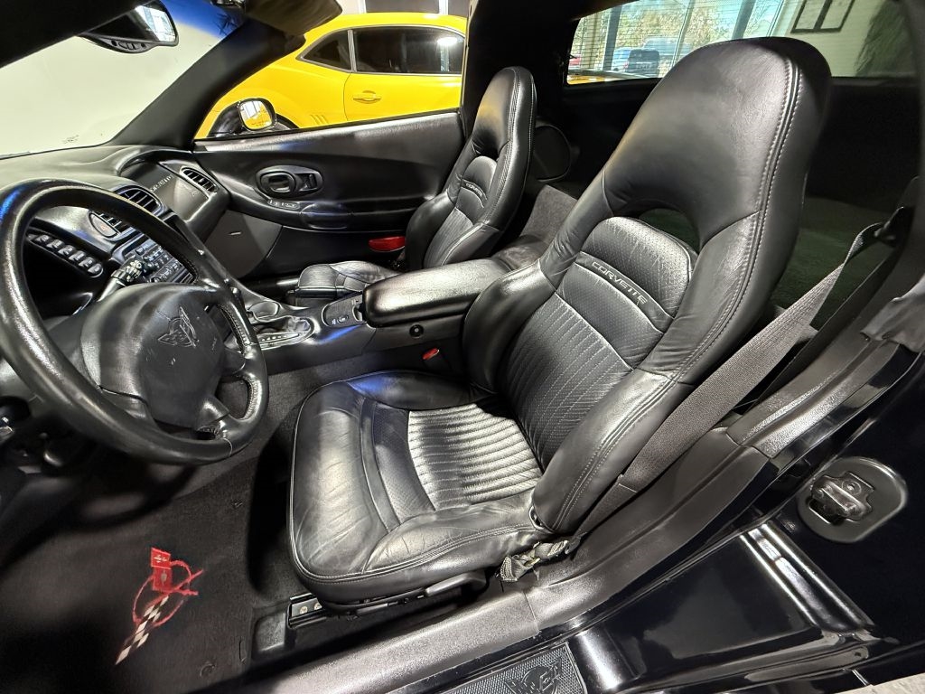 Chevrolet Corvette 2dr Cpe 2002