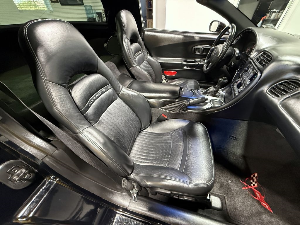 Chevrolet Corvette 2dr Cpe 2002