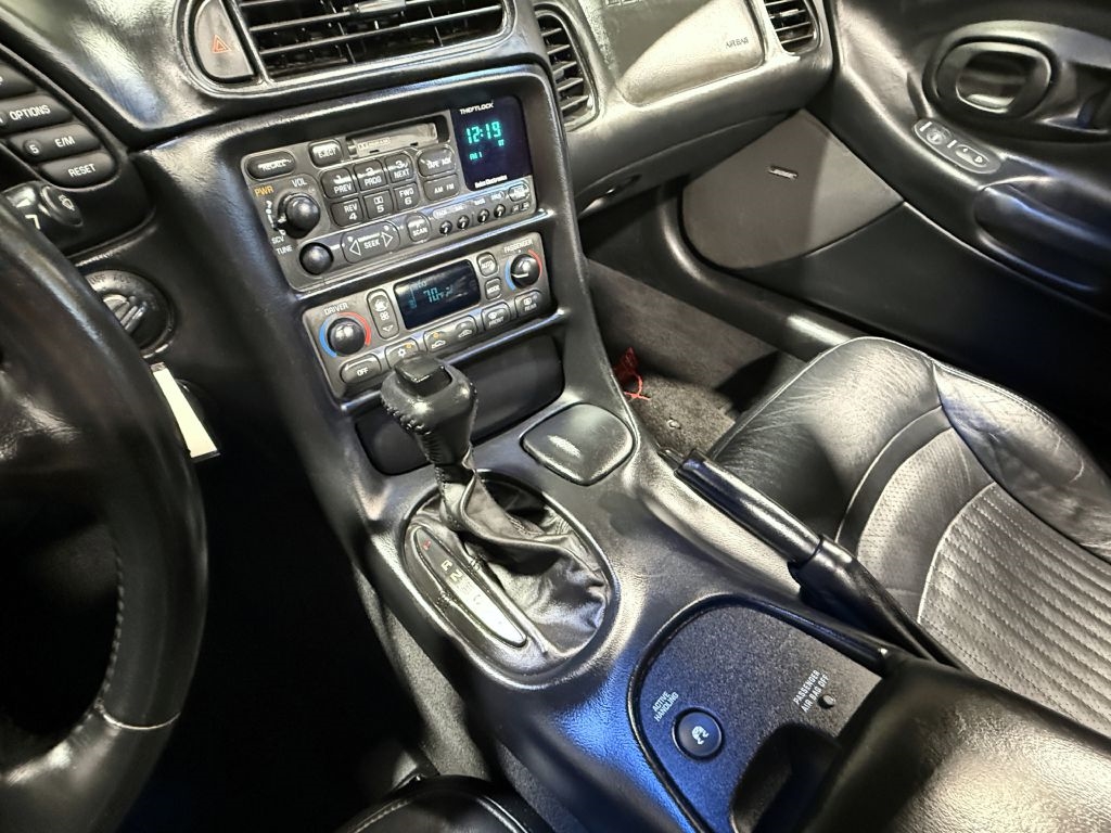 Chevrolet Corvette 2dr Cpe 2002