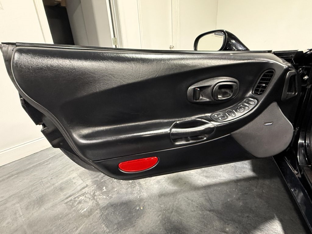 Chevrolet Corvette 2dr Cpe 2002