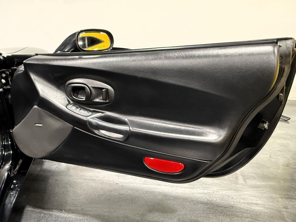 Chevrolet Corvette 2dr Cpe 2002