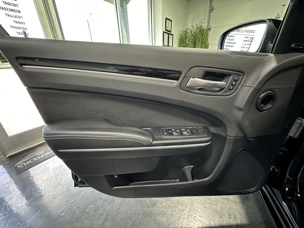 Chrysler 300 300C RWD 2023