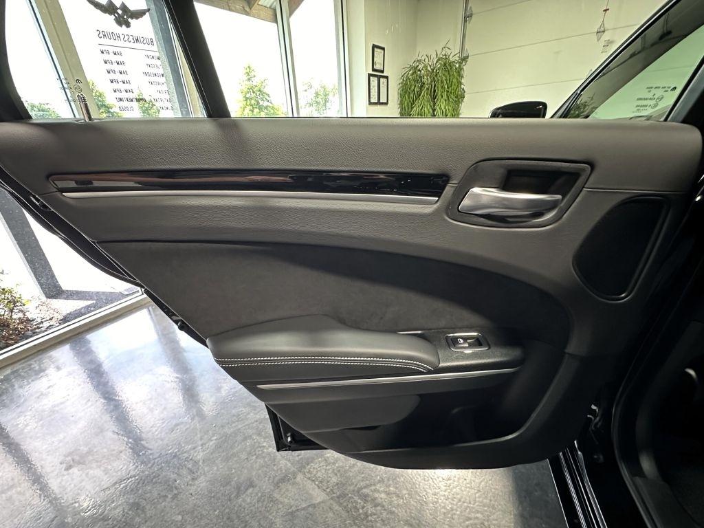 Chrysler 300 300C RWD 2023