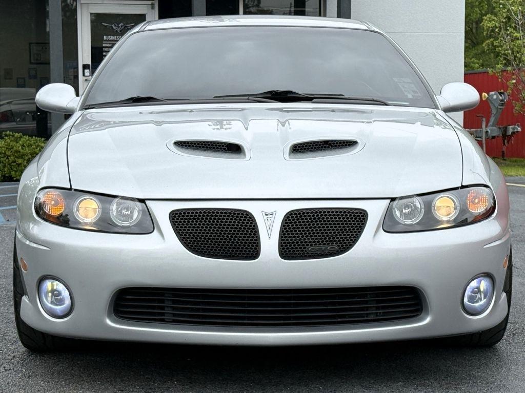 Pontiac GTO 2dr Cpe 2006