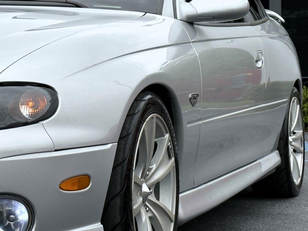 Pontiac GTO 2dr Cpe 2006