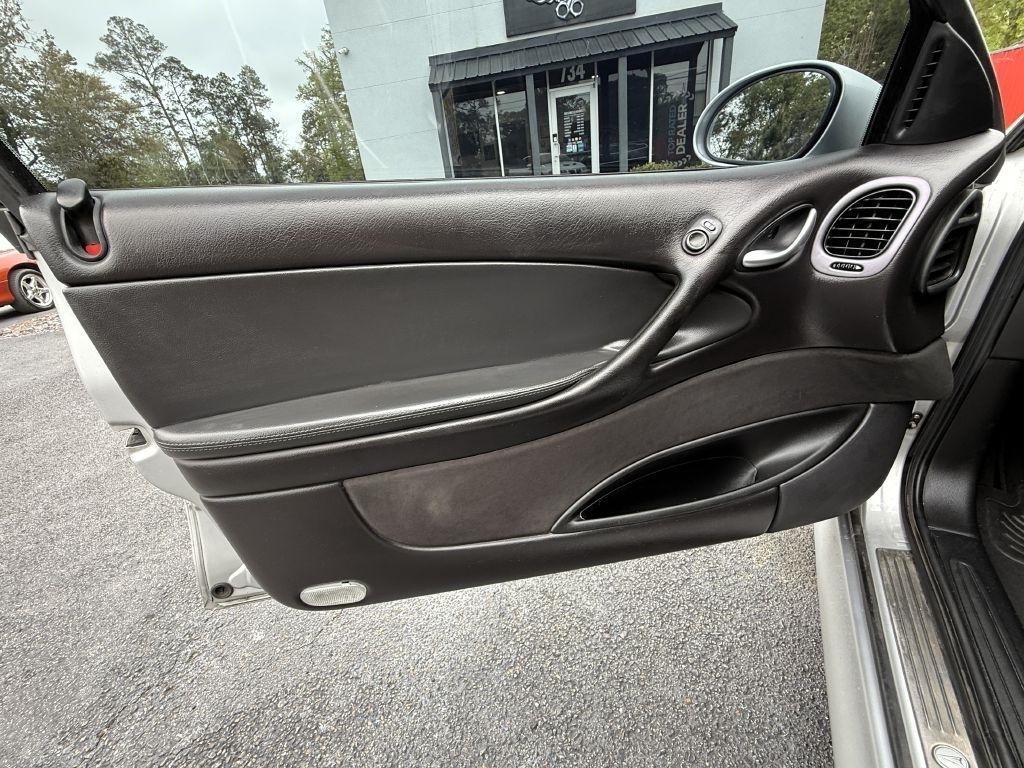 Pontiac GTO 2dr Cpe 2006