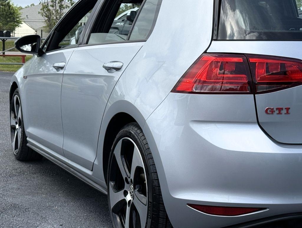 Volkswagen Golf GTI S 6A 4-Door 2017