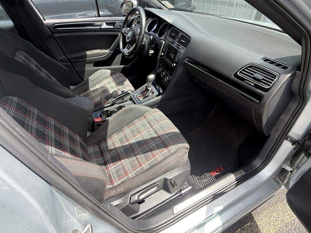 Volkswagen Golf GTI S 6A 4-Door 2017