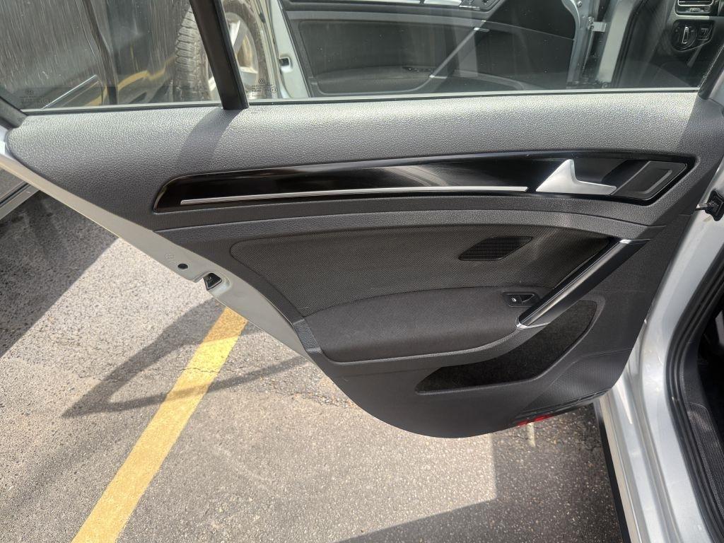 Volkswagen Golf GTI S 6A 4-Door 2017