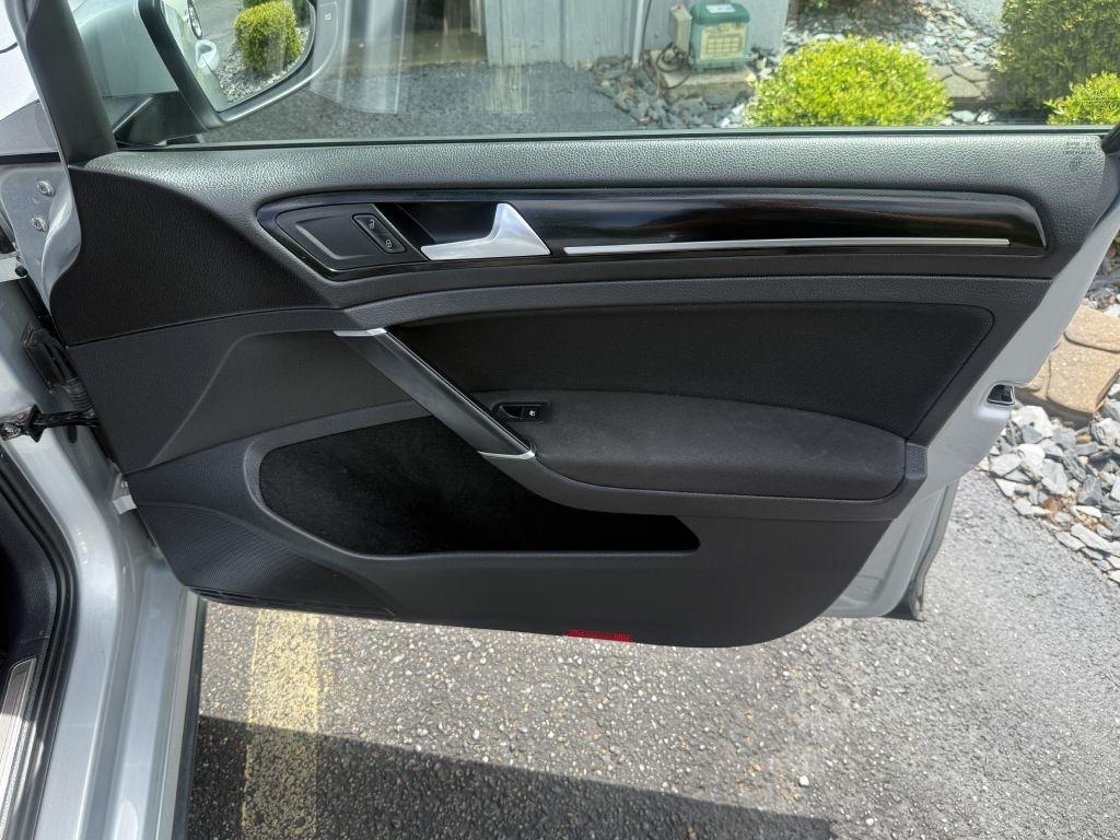 Volkswagen Golf GTI S 6A 4-Door 2017