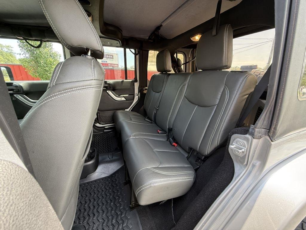 Jeep Wrangler Unlimited Sahara 4WD 2015