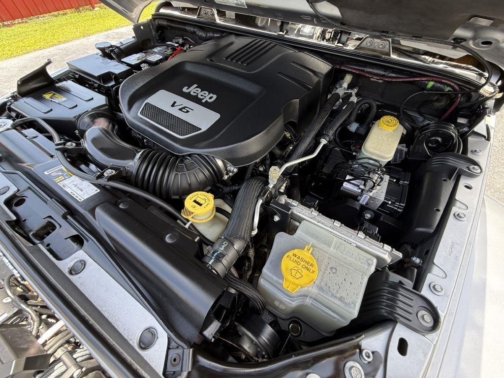 Jeep Wrangler Unlimited Sahara 4WD 2015