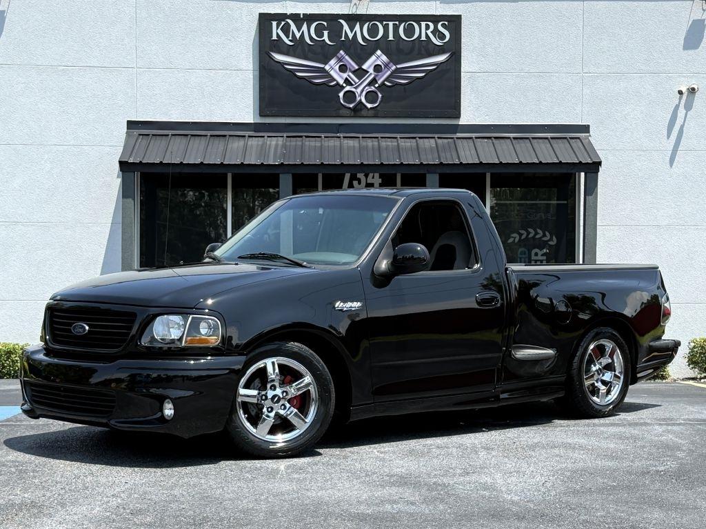 Ford F-150 SVT Lightning 2WD 2001