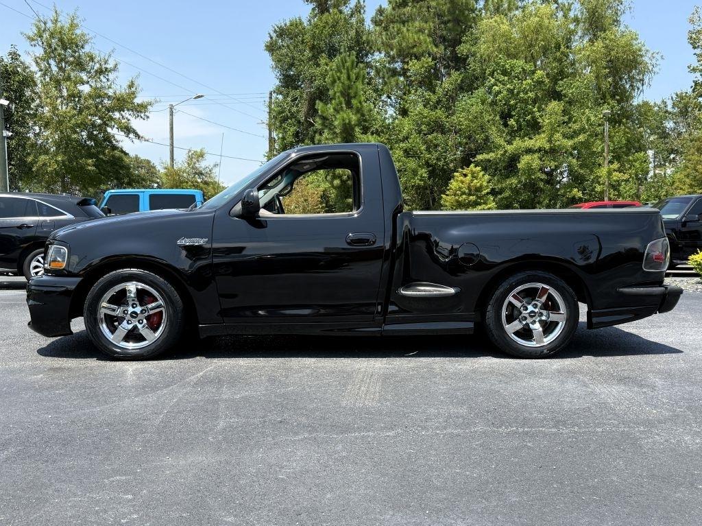 Ford F-150 SVT Lightning 2WD 2001