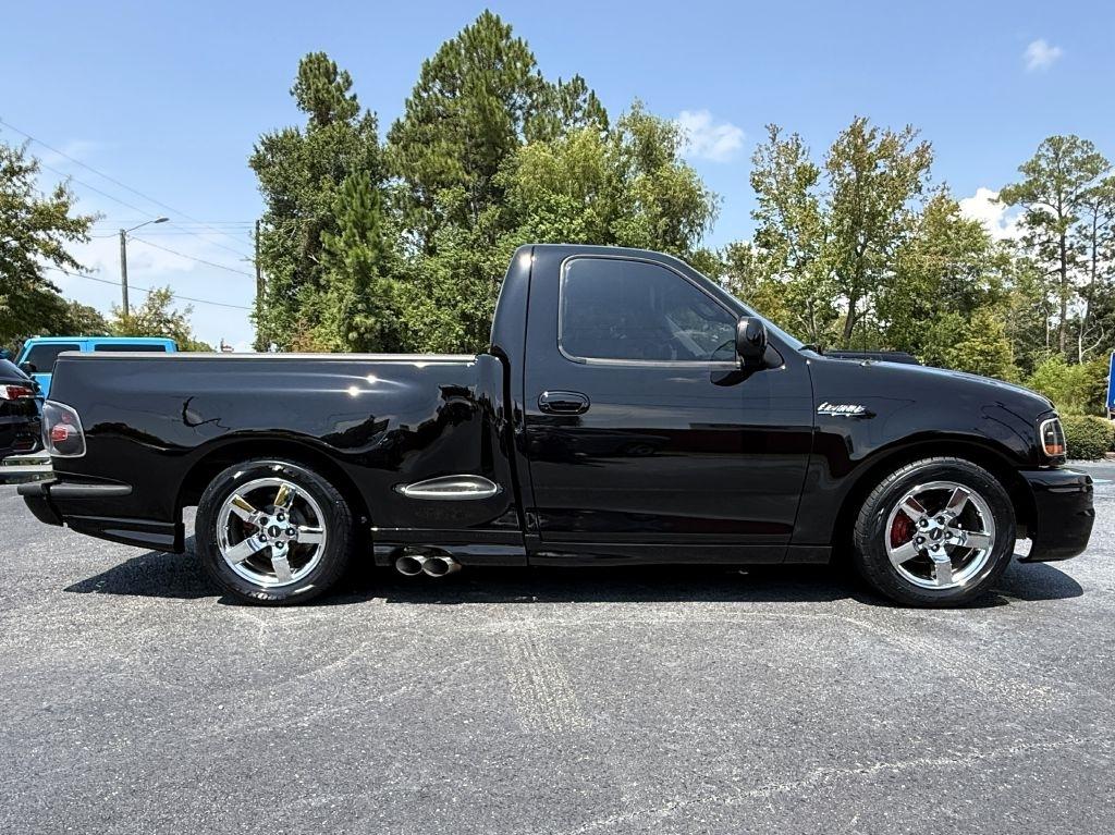 Ford F-150 SVT Lightning 2WD 2001