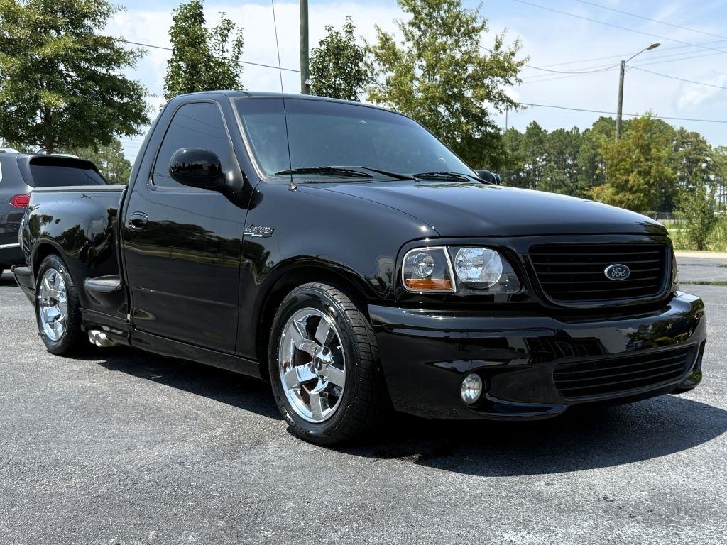 Ford F-150 SVT Lightning 2WD 2001