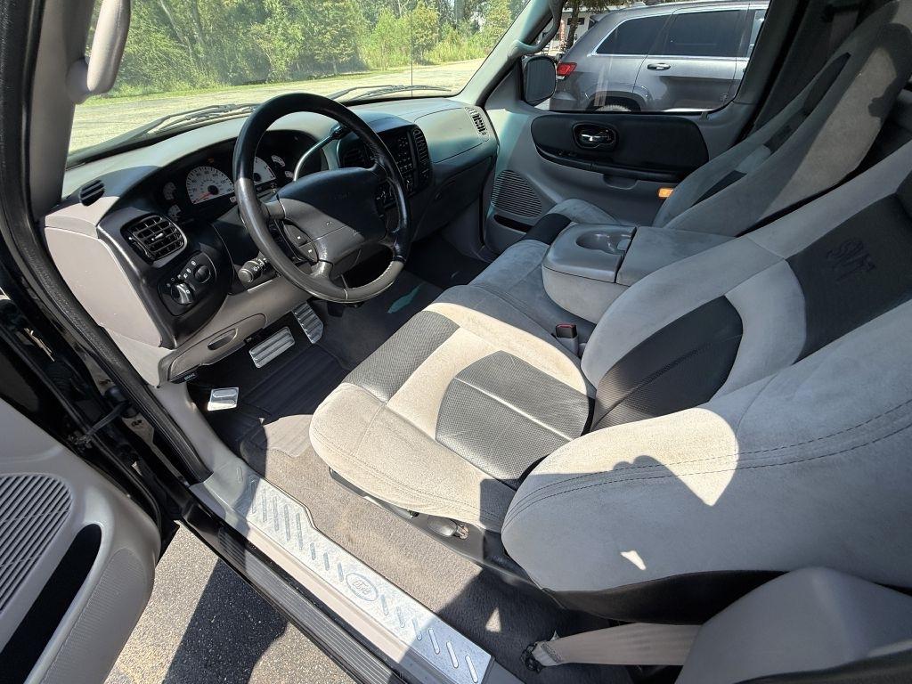 Ford F-150 SVT Lightning 2WD 2001