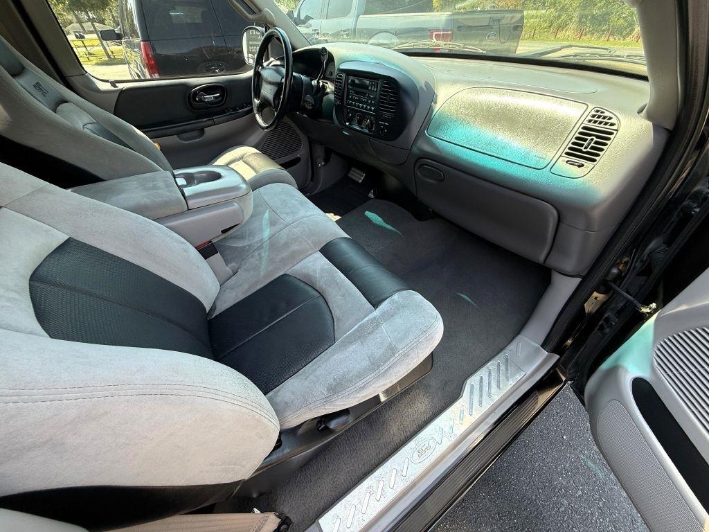 Ford F-150 SVT Lightning 2WD 2001