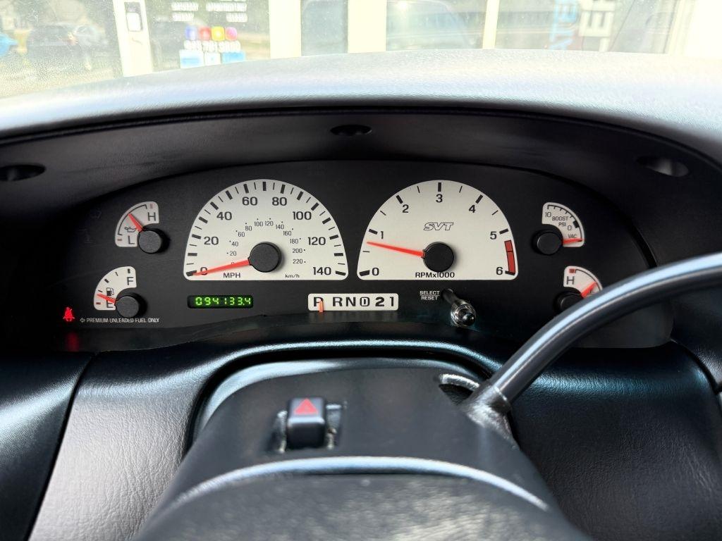 Ford F-150 SVT Lightning 2WD 2001