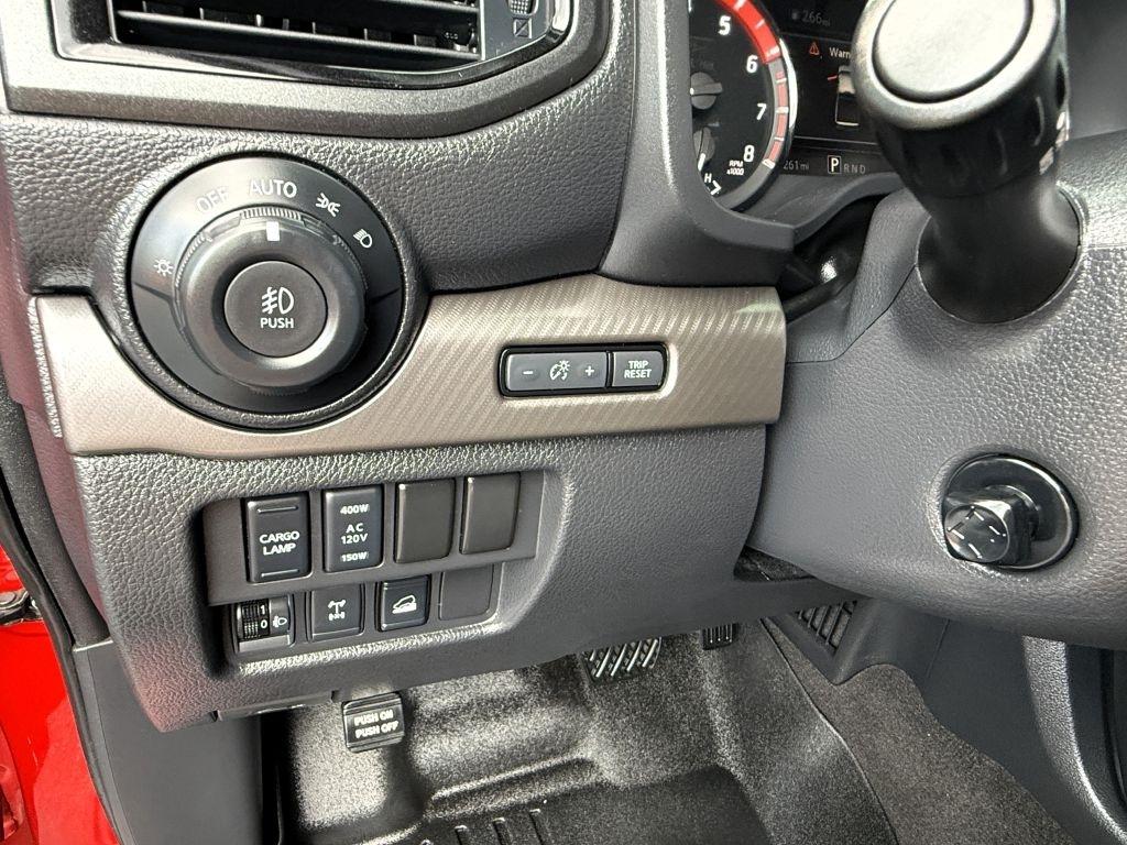 Nissan Titan SV Crew Cab 4WD 2021