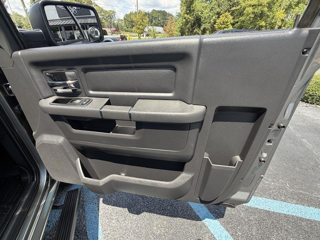 Dodge 1500 4WD Reg Cab 120.5" Express 2012