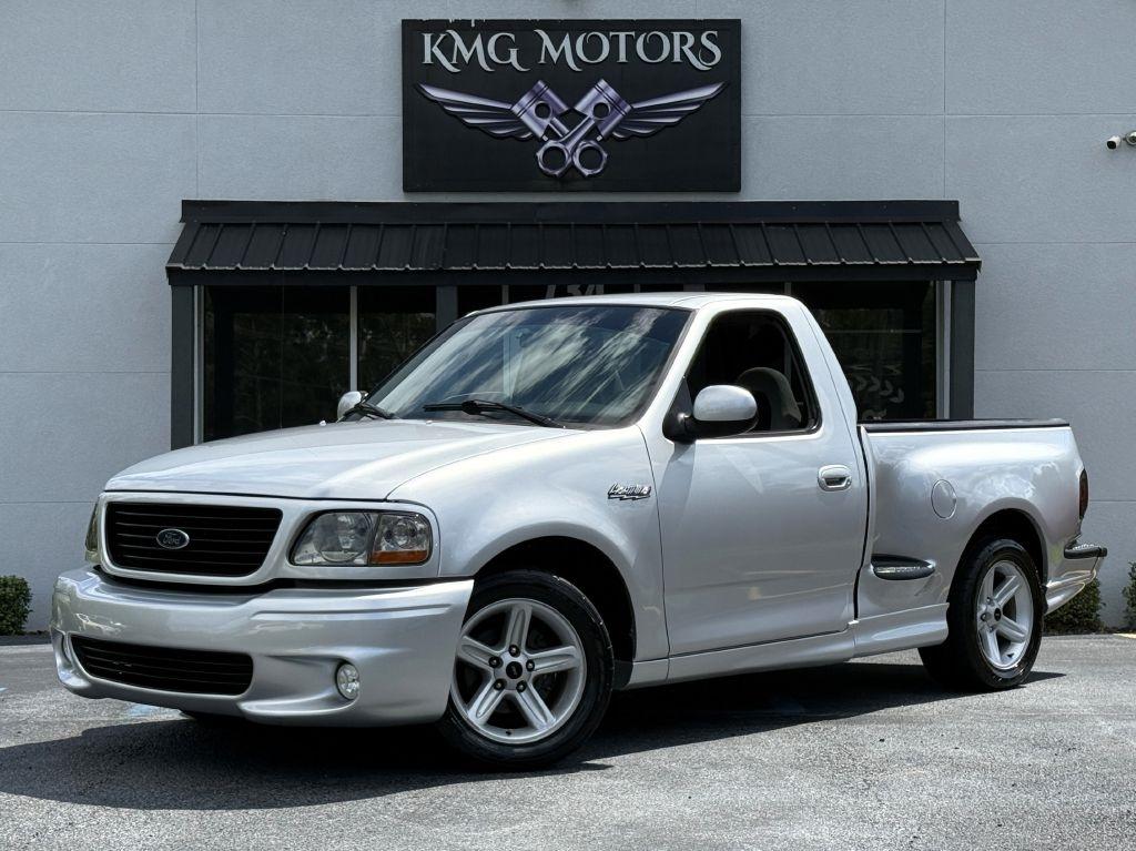 2004 Ford F-150 SVT Lightning 2WD
