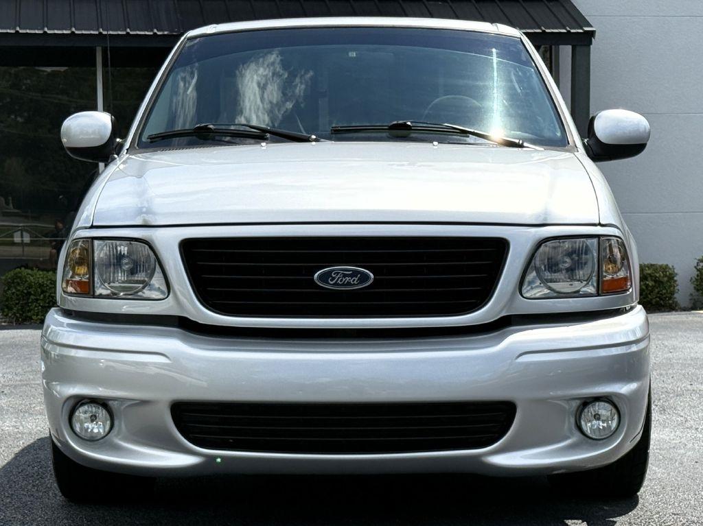 Ford F-150 SVT Lightning 2WD 2004