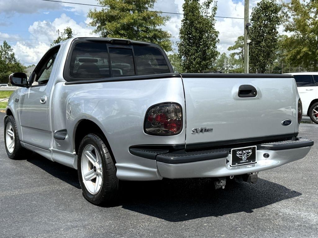 Ford F-150 SVT Lightning 2WD 2004