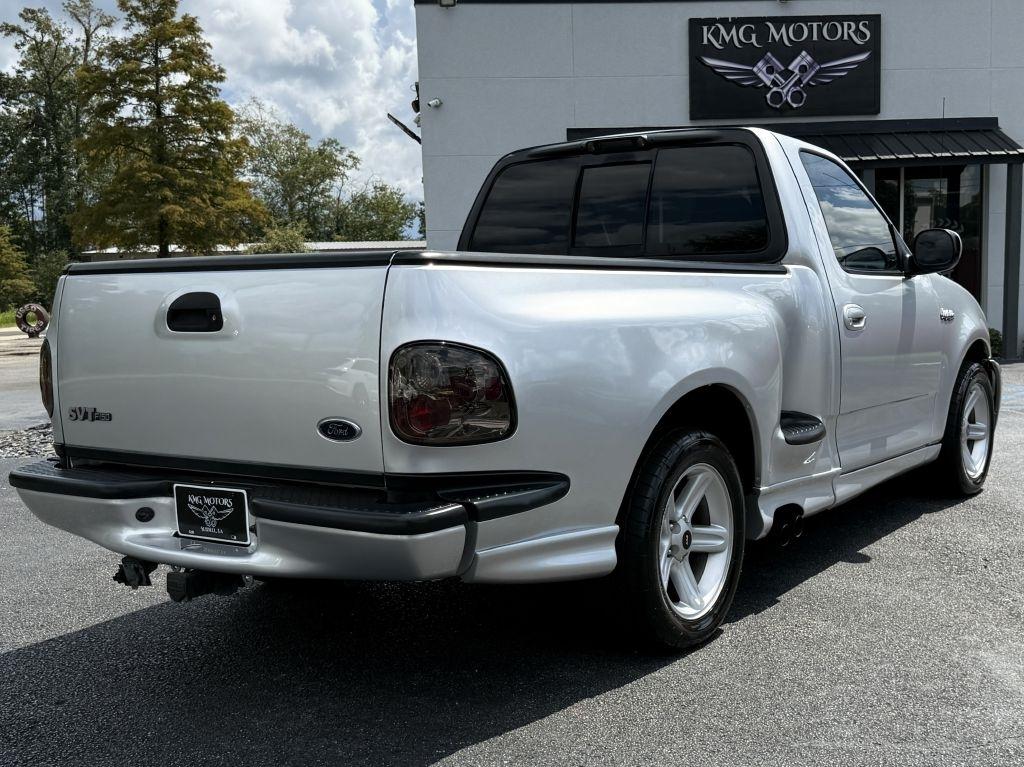 Ford F-150 SVT Lightning 2WD 2004