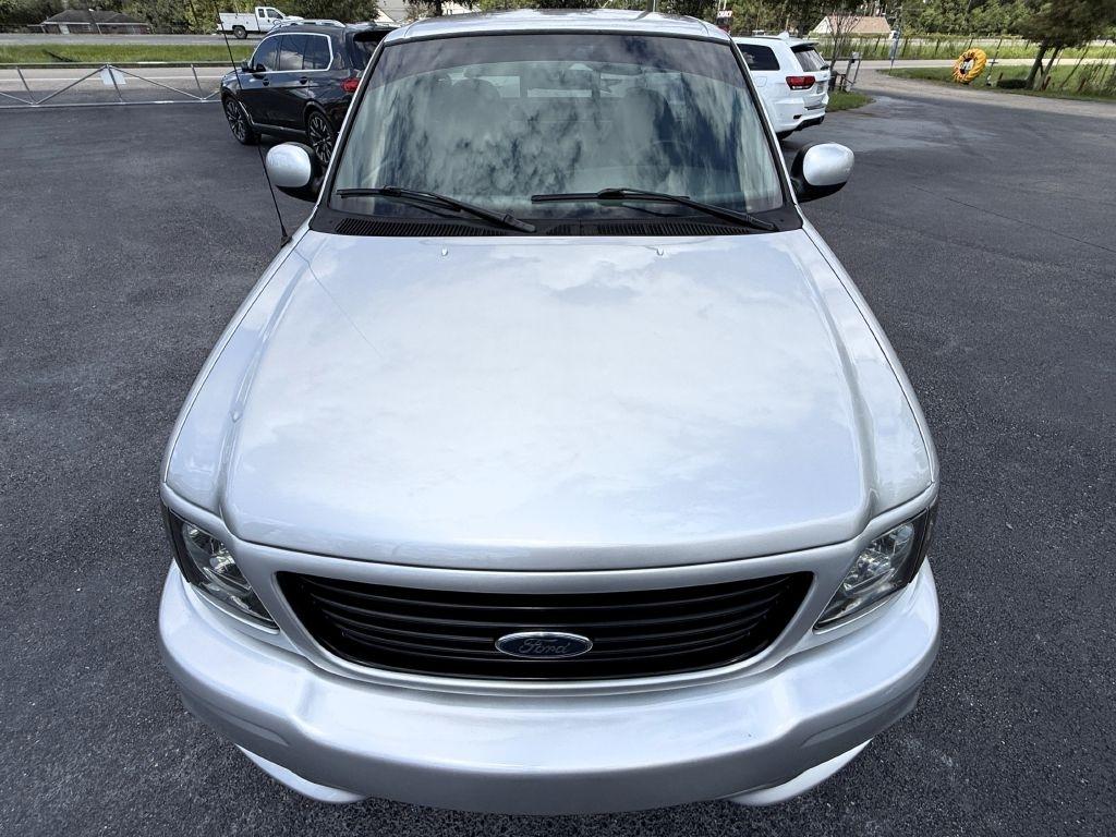 Ford F-150 SVT Lightning 2WD 2004