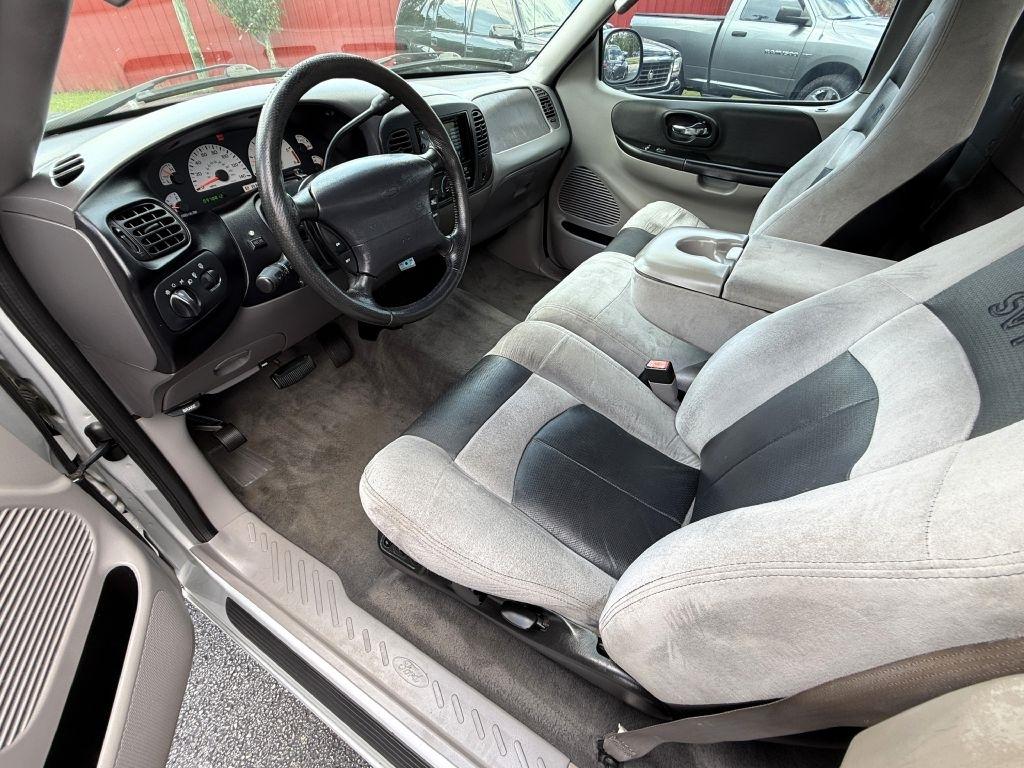 Ford F-150 SVT Lightning 2WD 2004