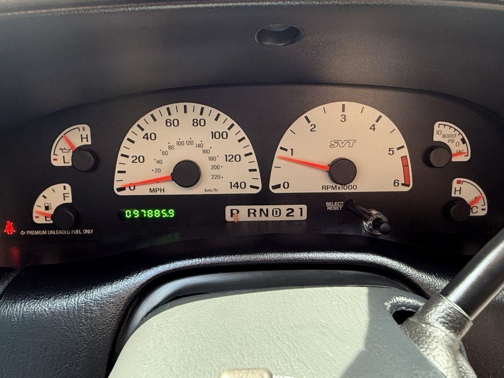 Ford F-150 SVT Lightning 2WD 2004