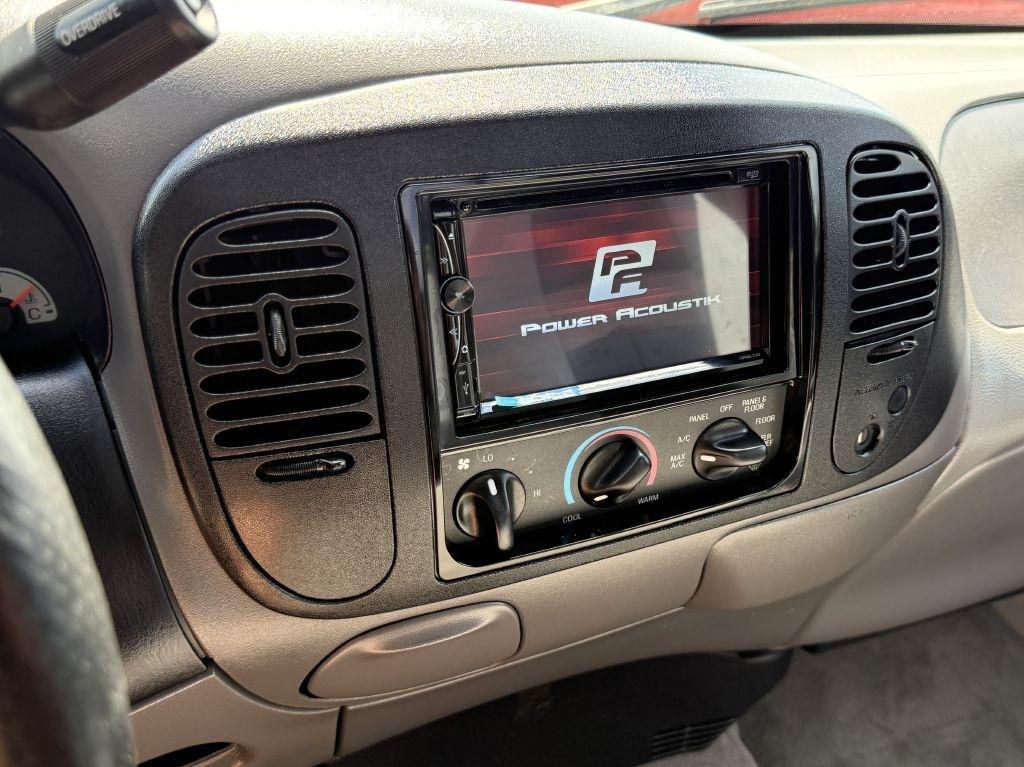 Ford F-150 SVT Lightning 2WD 2004