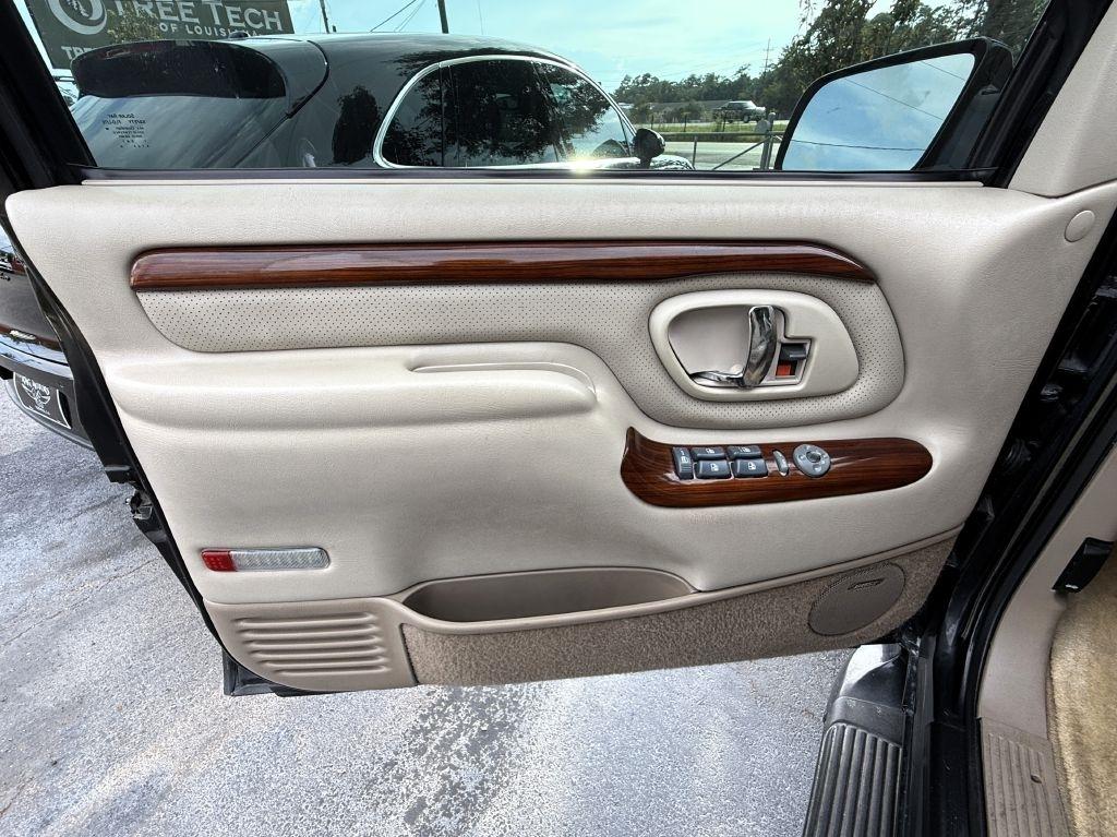 Cadillac Escalade 4WD 2000