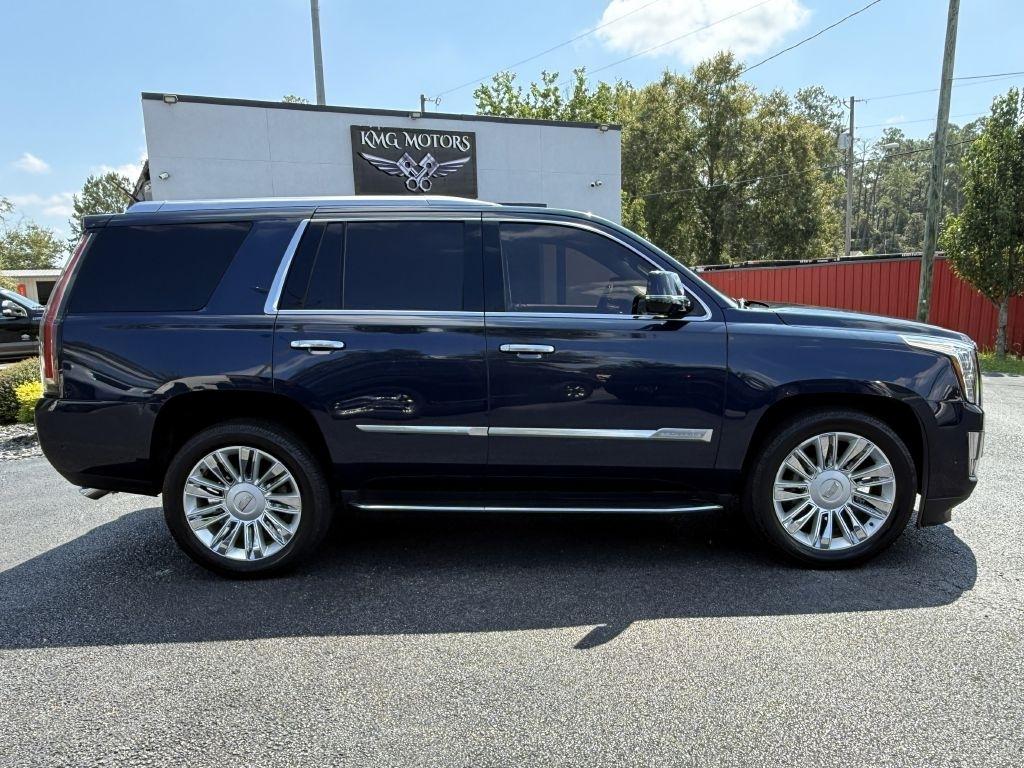 Cadillac Escalade Luxury 2WD 2018