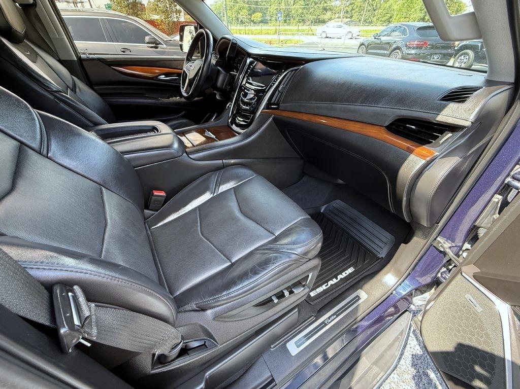 Cadillac Escalade Luxury 2WD 2018
