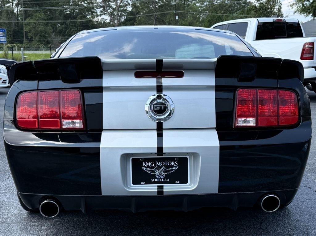 Ford Mustang GT Deluxe Coupe 2008