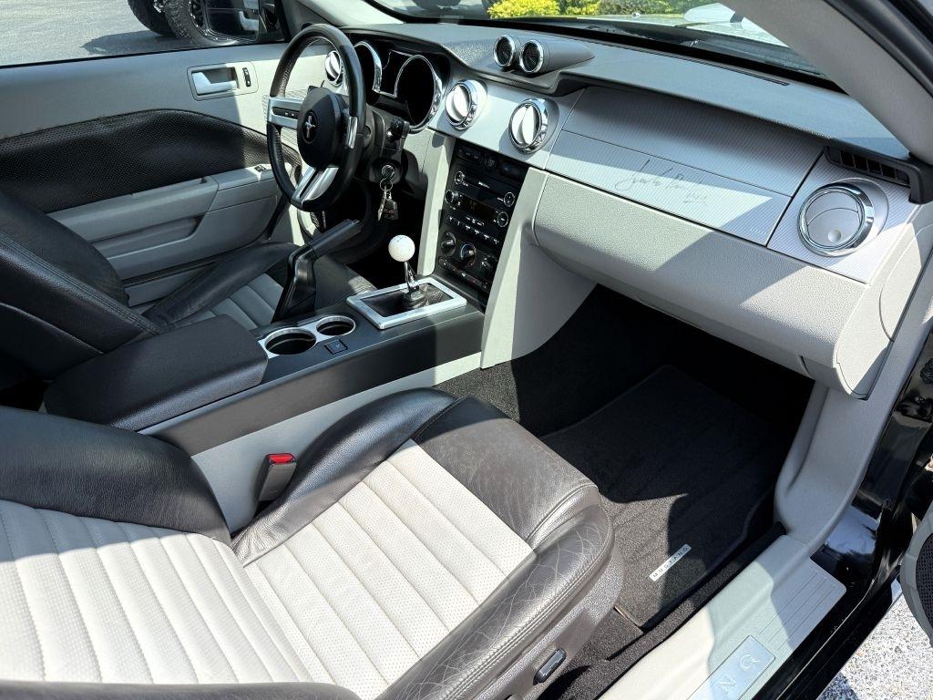 Ford Mustang GT Deluxe Coupe 2008