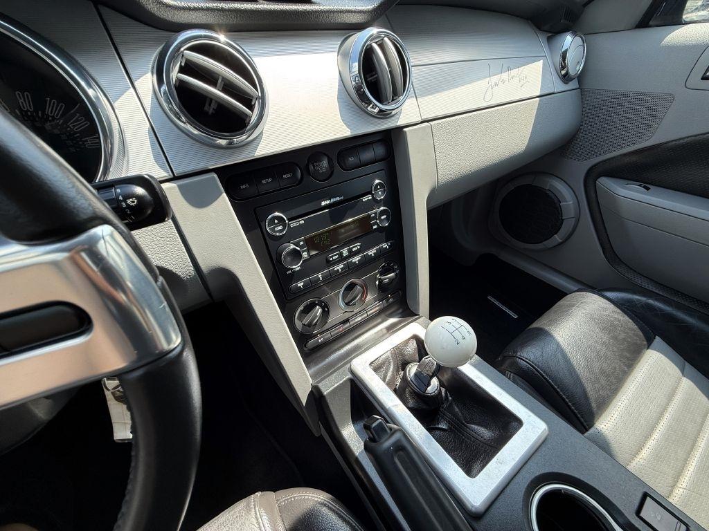 Ford Mustang GT Deluxe Coupe 2008
