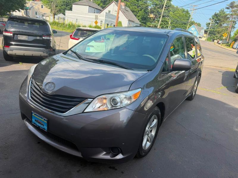 2013 Toyota Sienna LE FWD 8-Passenger V6