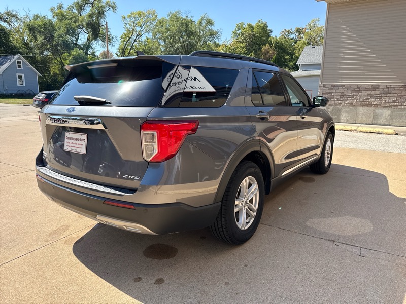 2022 Ford Explorer XLT photo 2