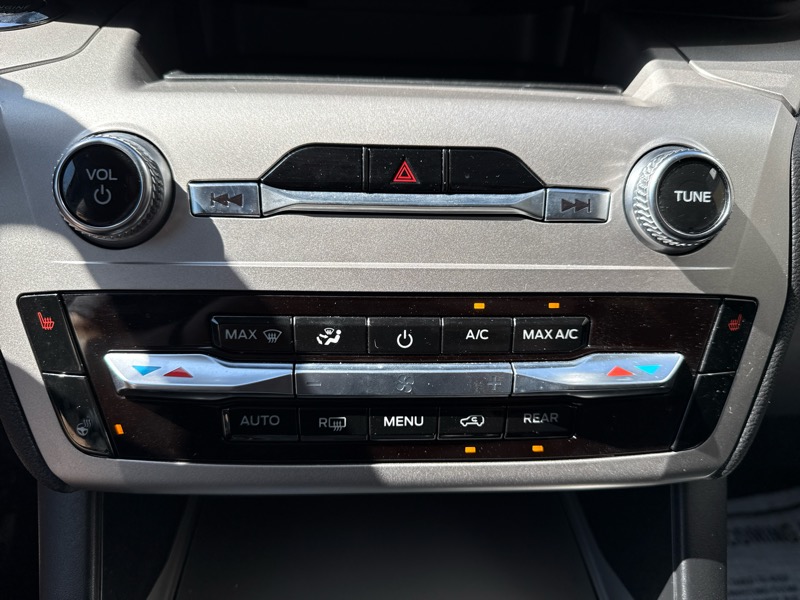 2022 Ford Explorer XLT photo 9