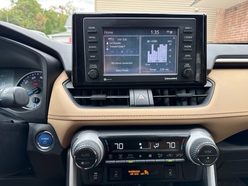 Toyota RAV4 Hybrid XLE 2020 Toyota RAV4 Hybrid XLE 2020
