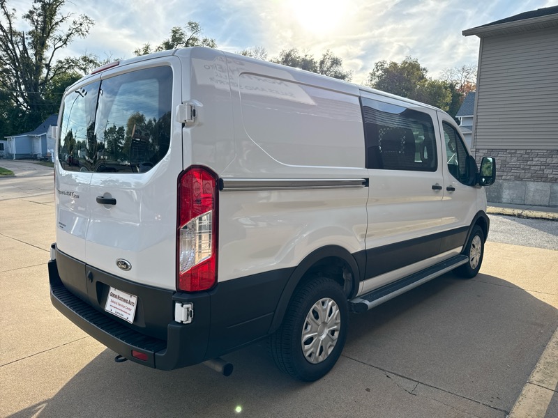 Ford Transit 250 Van Med. Roof w/Sliding Pass. 130-in. WB 2024 Ford Transit 250 Van Med. Roof w/Sliding Pass. 130-in. WB 2024