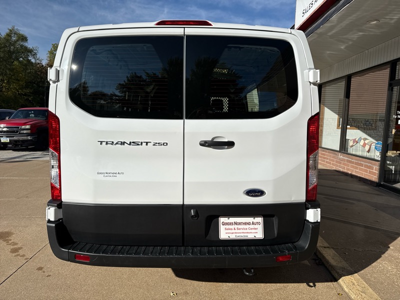 Ford Transit 250 Van Low Roof w/Sliding Pass. 130-in. WB 2024 Ford Transit 250 Van Low Roof w/Sliding Pass. 130-in. WB 2024