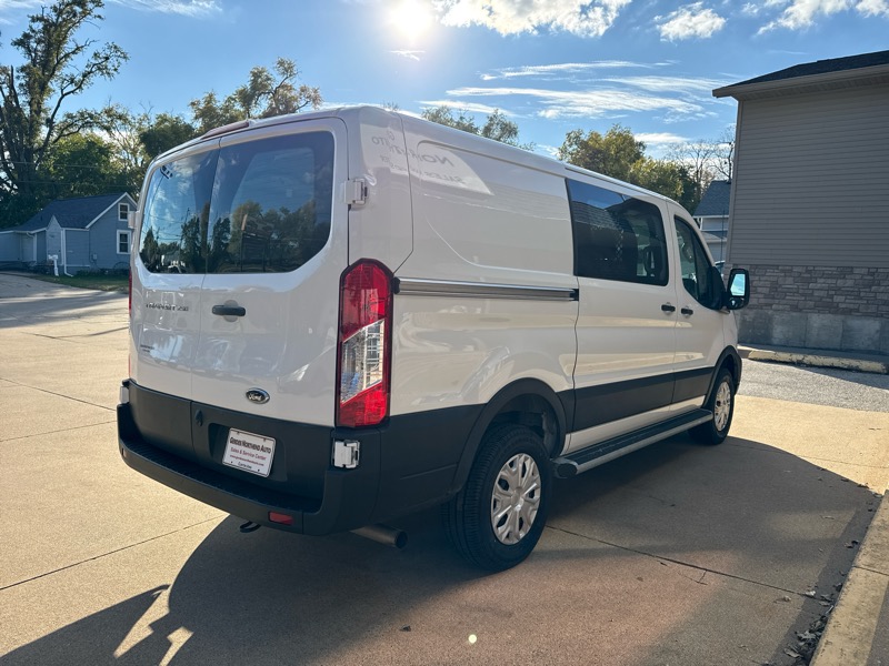 Ford Transit 250 Van Low Roof w/Sliding Pass. 130-in. WB 2024 Ford Transit 250 Van Low Roof w/Sliding Pass. 130-in. WB 2024
