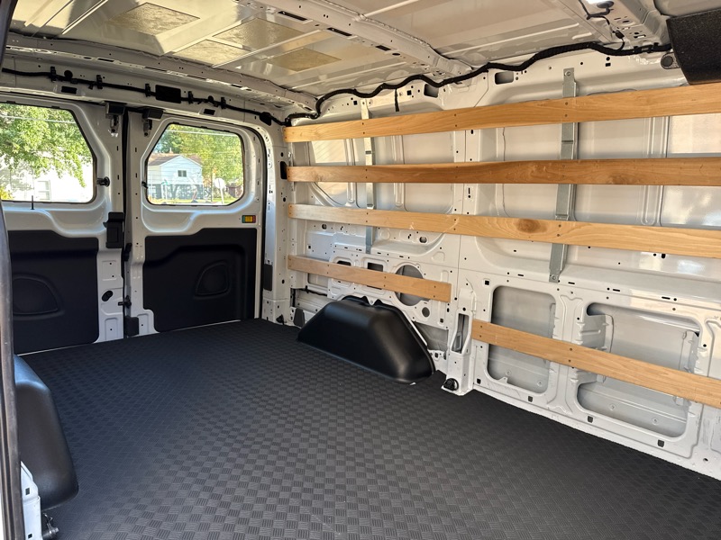 Ford Transit 250 Van Low Roof w/Sliding Pass. 130-in. WB 2024 Ford Transit 250 Van Low Roof w/Sliding Pass. 130-in. WB 2024