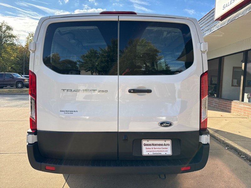 Ford Transit 250 Van Low Roof w/Sliding Pass. 130-in. WB 2024 Ford Transit 250 Van Low Roof w/Sliding Pass. 130-in. WB 2024